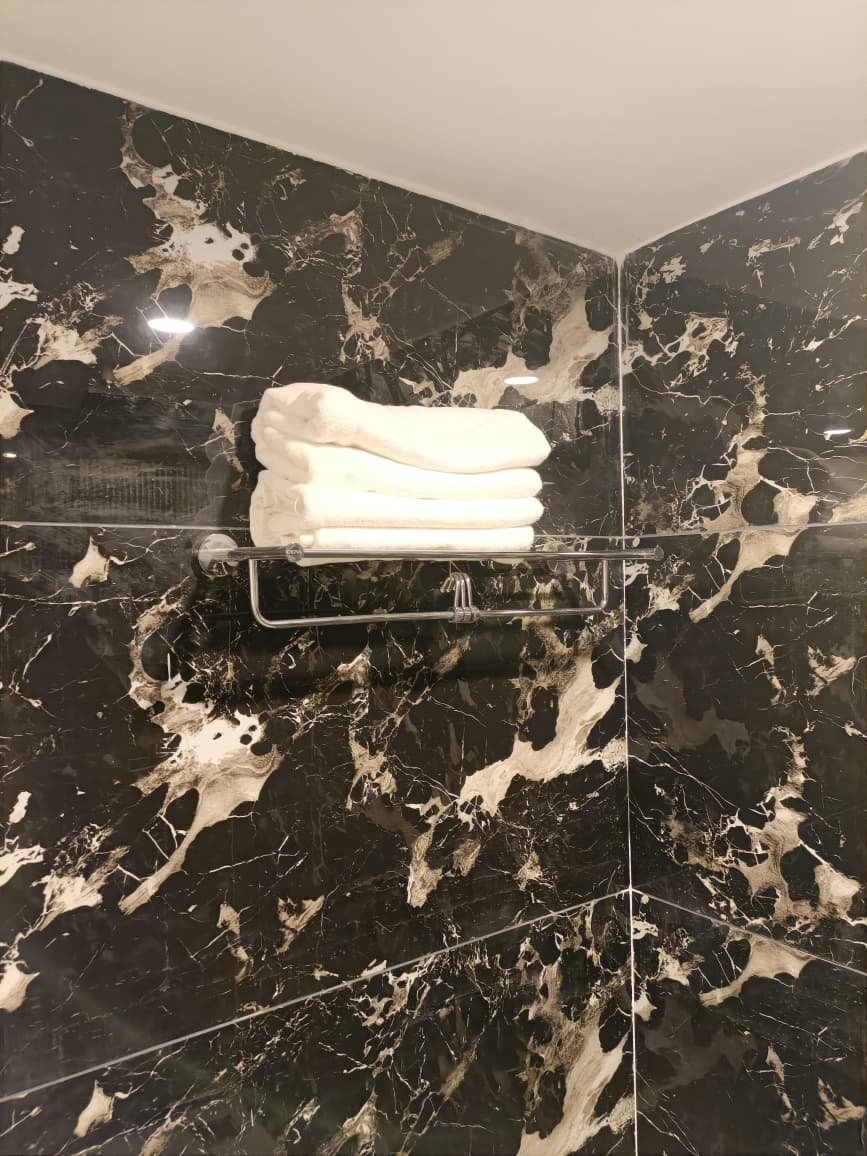 Super Deluxe bathroom