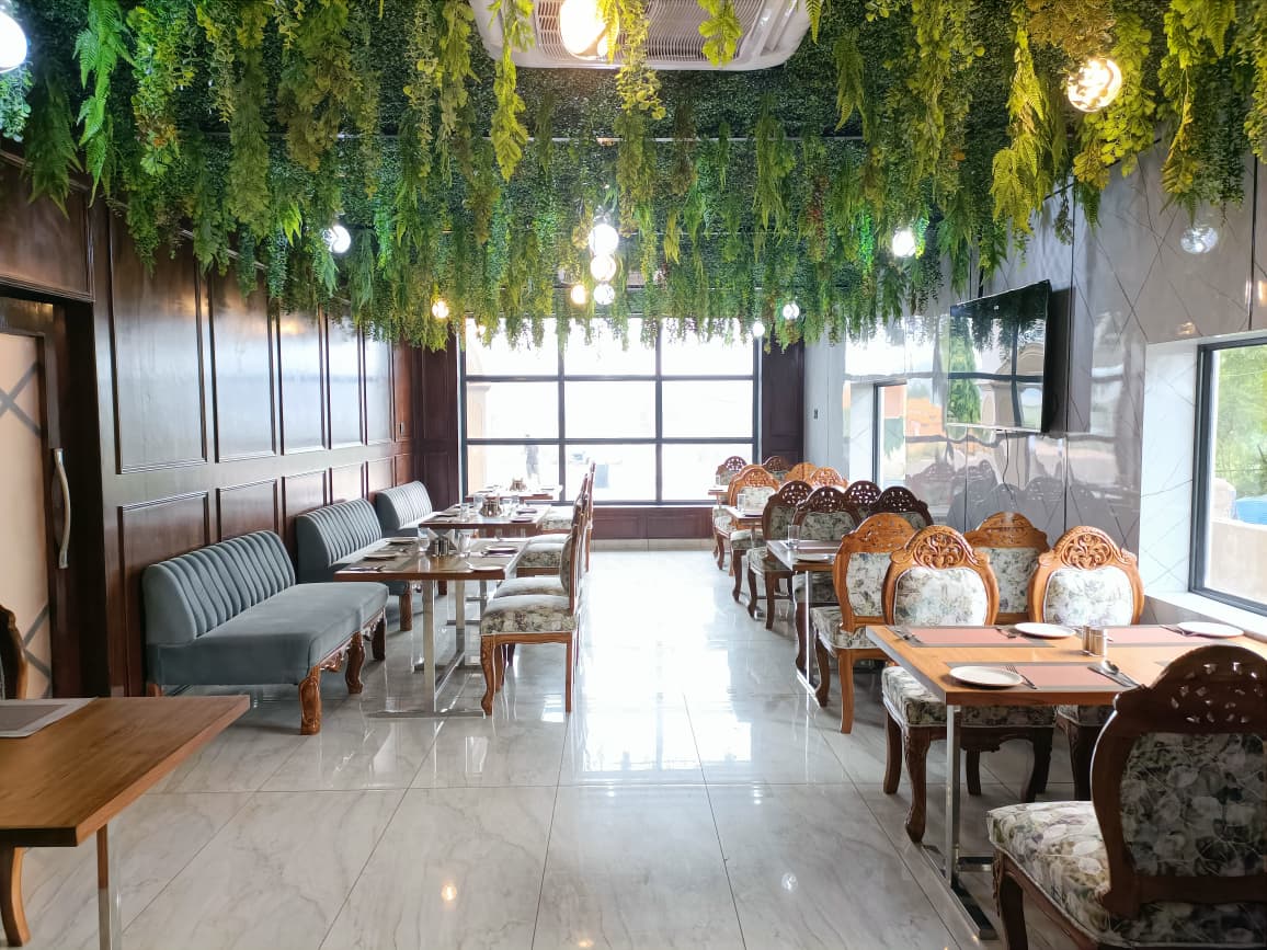 Restaurant, another view
