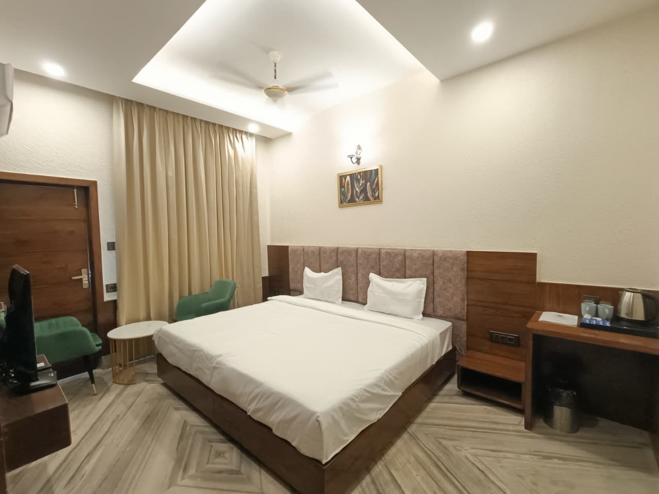 Deluxe Room, corner view