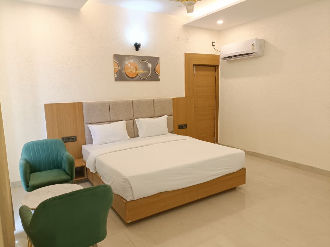 Olive Lagoon Suite, another angle