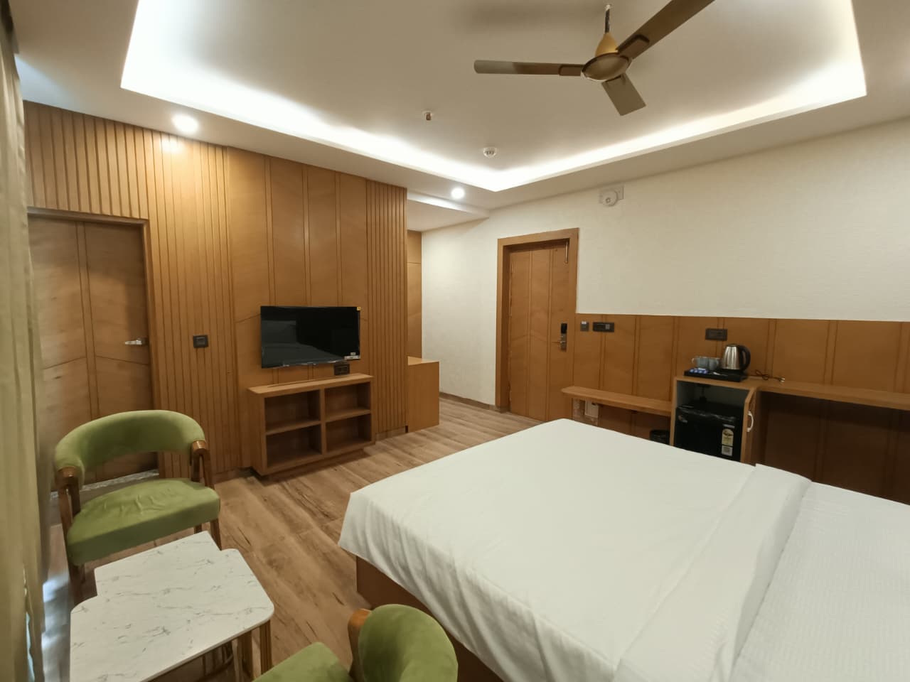 Super Deluxe Room, detail